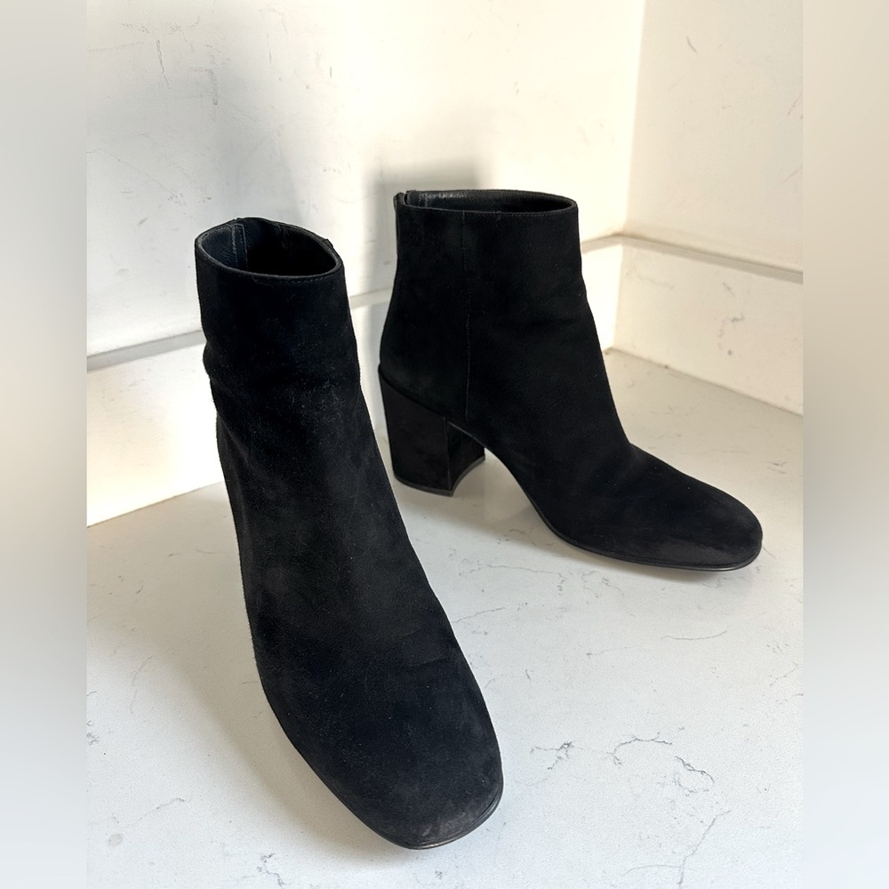 Stuart Weitzman Black suede heeled boot sz 8.5